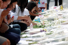 Người Thái Lan tưởng niệm nạn nhân vụ xả súng đẫm máu